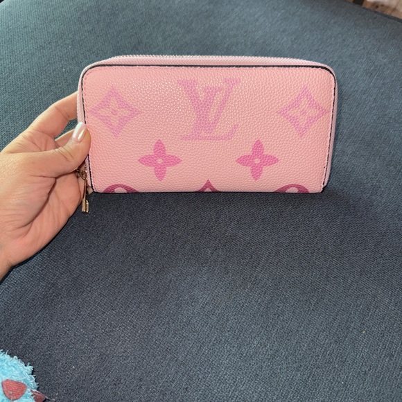 Elegant Pink and Black Women's Wallet - Picture 1 of 3